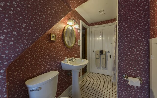 The Candlelight Inn