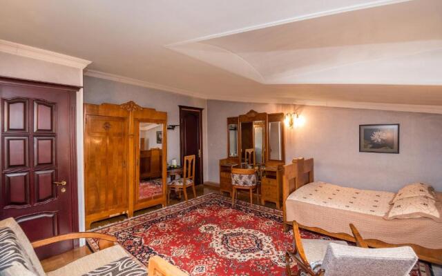 Lia's Guest House
