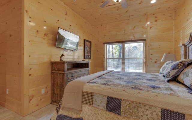 Smoky Mountain Splash, 6 Bedroom, Private Pool, WiFi, Pool Table, Sleeps 18