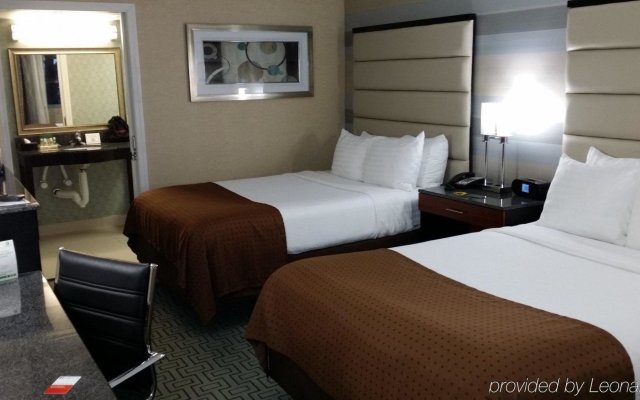 Holiday Inn Plainview-Long Island, an IHG Hotel