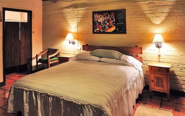 Villa Patzcuaro Garden Hotel & RV Park