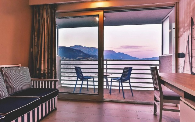 Carine Hotel Delfin