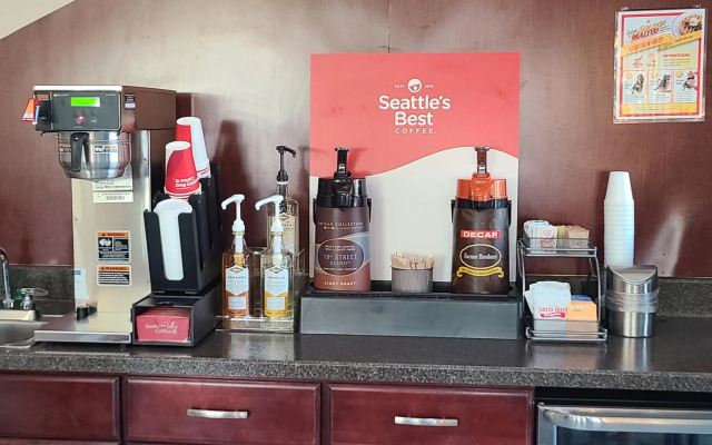 Super 8 By Wyndham Lamar