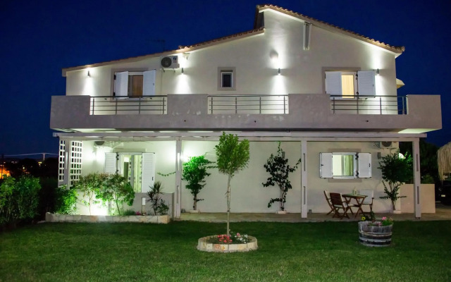Tesys Studios & Apartments