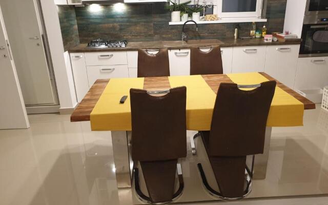 VillaGrey Tunari