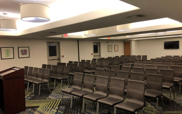 Holiday Inn Express and Suites Modesto by IHG