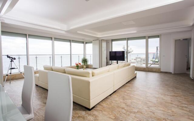 Sea View Penthouse Mamaia