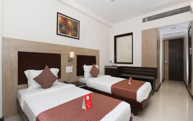 OYO 9677 Hotel Surya