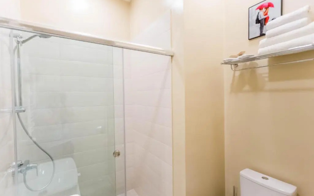 Luxury 3 BR apartment by Freedom square City Center