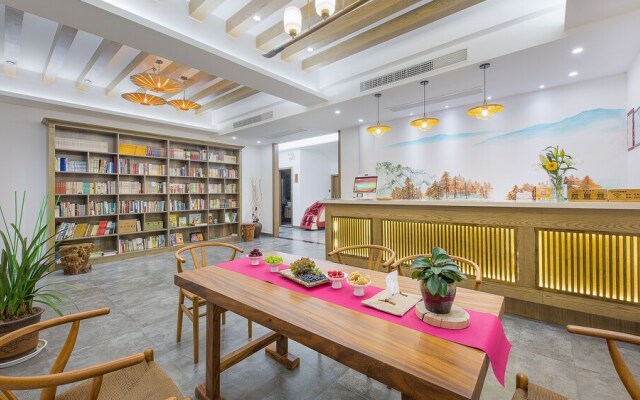 Floral Hotel Red Forest Yuyao