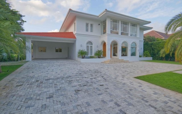 Luxury 6bdr Villa at Tortuga Bay Near Beach Golf