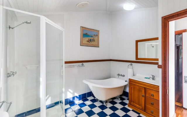 Island Adventure Holiday House