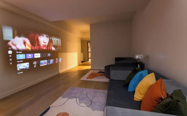 Luxury 5BR Poolhouse & Theater - 2mins to BTS