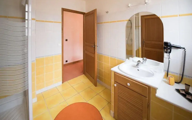 Logis Hôtel Domaine les Falaises