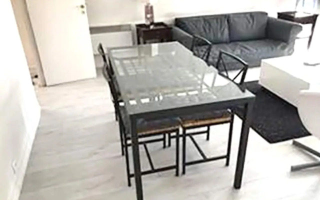 Pelicanstay at Avenue George V Paris