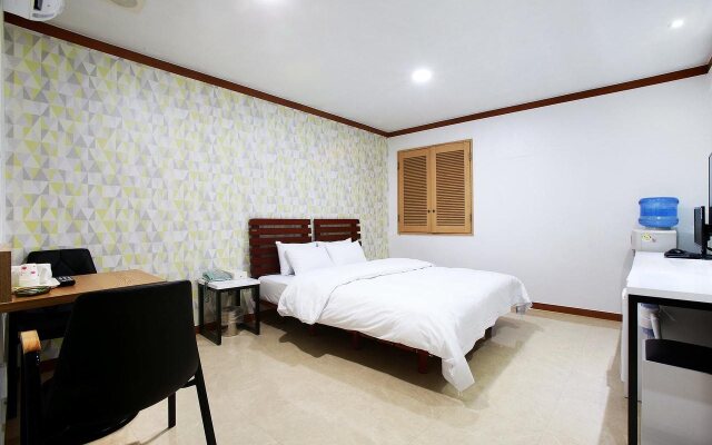 Abata Business Hotel