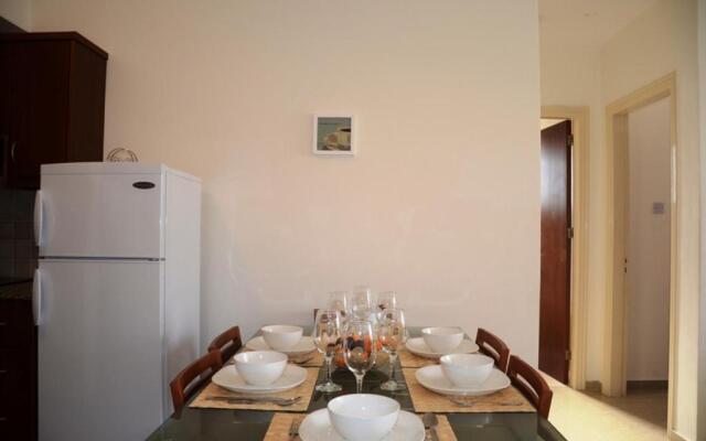 2 bedroom apartment E8 located pool level, sea view, FREE WIFI