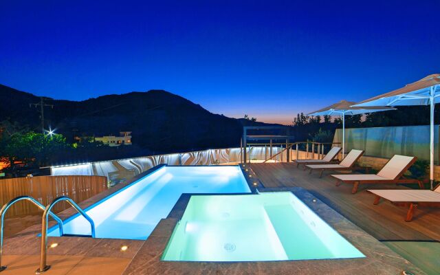 Perla Villas with Heated Pool