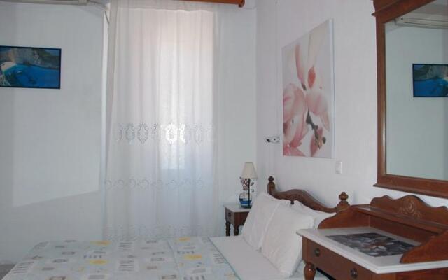 Mania Rooms and Studios