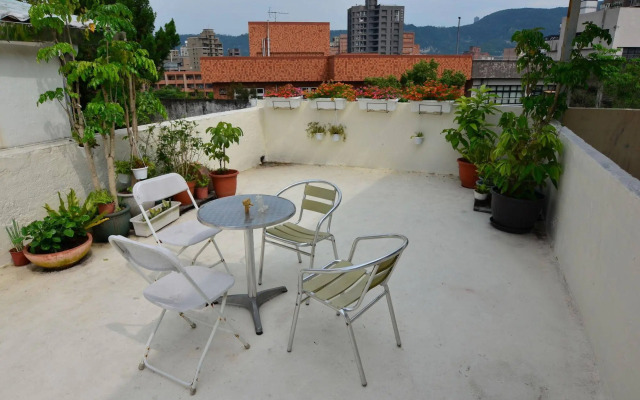 On My Way Taipei Youth Hostel