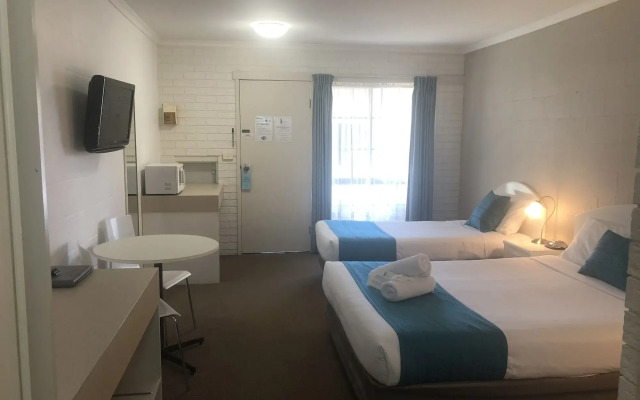 Capricorn Motor Inn