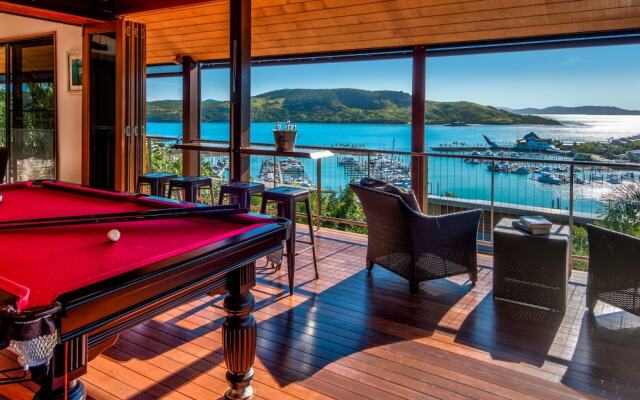 The Boathouse - Luxury Holiday Home with Jacuzzi