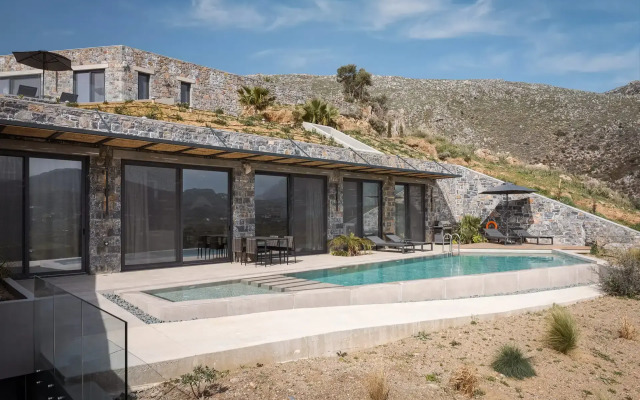 Neromai Cave Luxury Villas