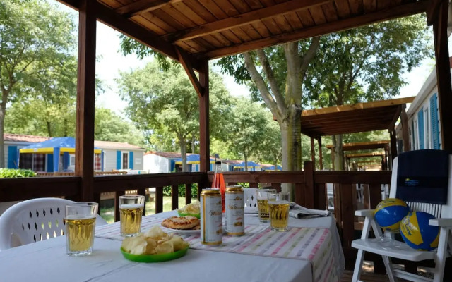 Happy Camp in Camping Karavomilos Beach