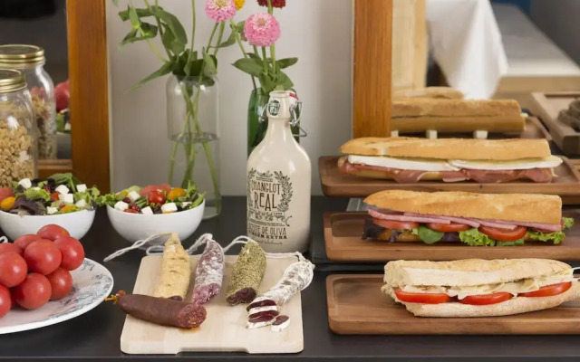 The Conica Bed and Breakfast Deluxe