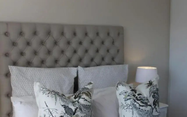 Waterfront, 17 Quay West