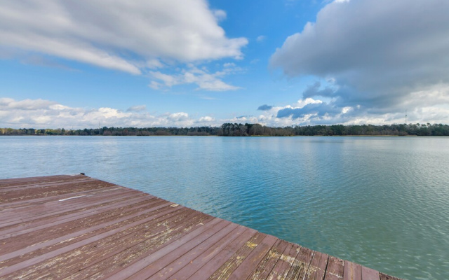 Private Dock & Hot Tub: Lakefront Eufaula Escape