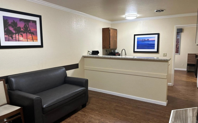 Beachwalker Inn and Suites