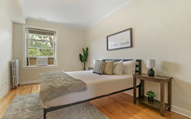Chic 2BR Near Irving Park - Cullom D3