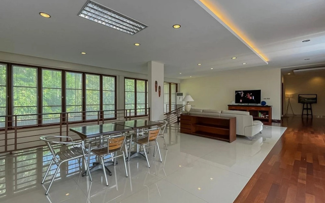 Merbau Luxurious Villa Senggigi by The Lavana — hotel in Senggigi