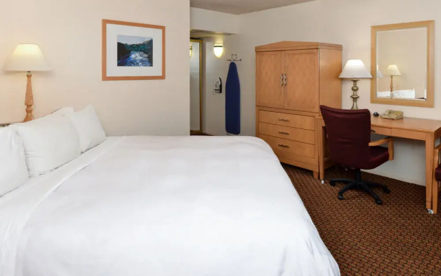 Red Lion Hotel Woodlake Conference Center