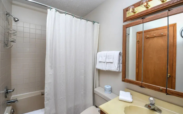 Hartwood Village 3 Bedroom Townhome #05