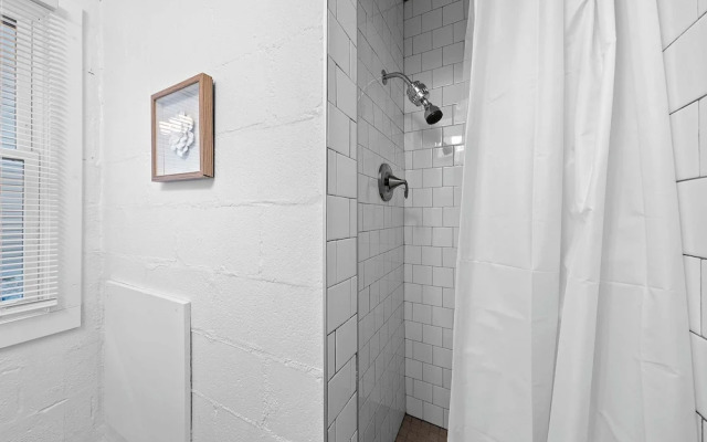 Chic City Retreat 93E