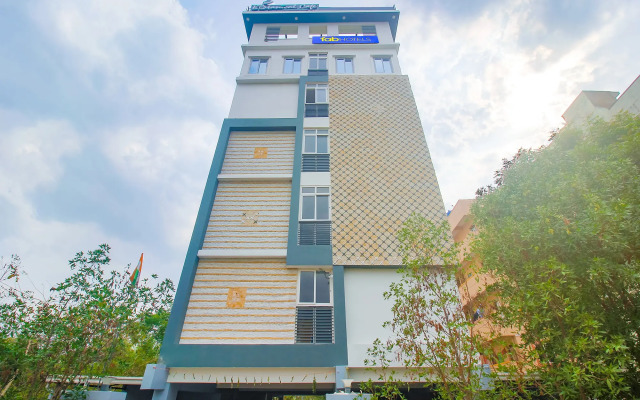 Fabhotel Corner Courtyard- Nr KIMS Hospital, Kondapur