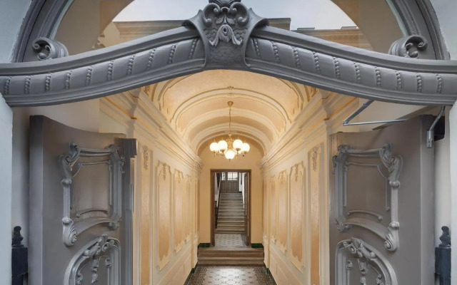 Louren Apartments