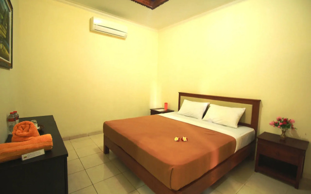 Lovina Beach Hotel
