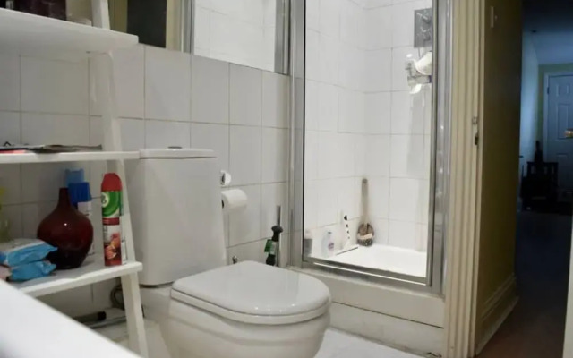 1 Bedroom Apartment With Large Garden in West London