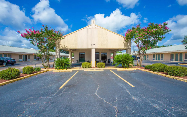 Rodeway Inn & Suites