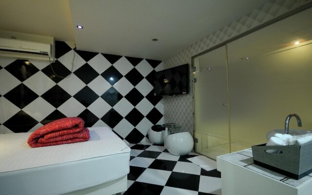 WOW Motel