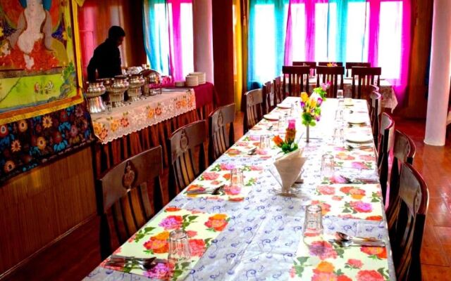 Hotel Khakshal Chubi