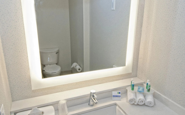 Holiday Inn Express & Suites Johnstown by IHG