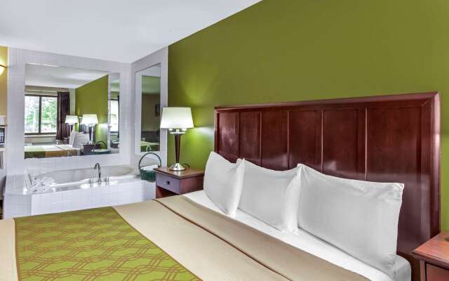 Econo Lodge Inn & Suites Oconto