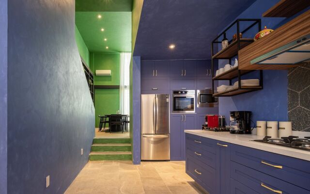 Downtown Luxury 5BR Home Rooftop Views