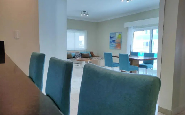 Chic Beachfront Apartment - Private Beach Access