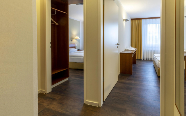 Globana Airport Hotel