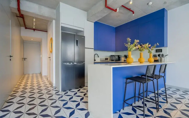 w Spectacular 2BR in Plaza Herrera